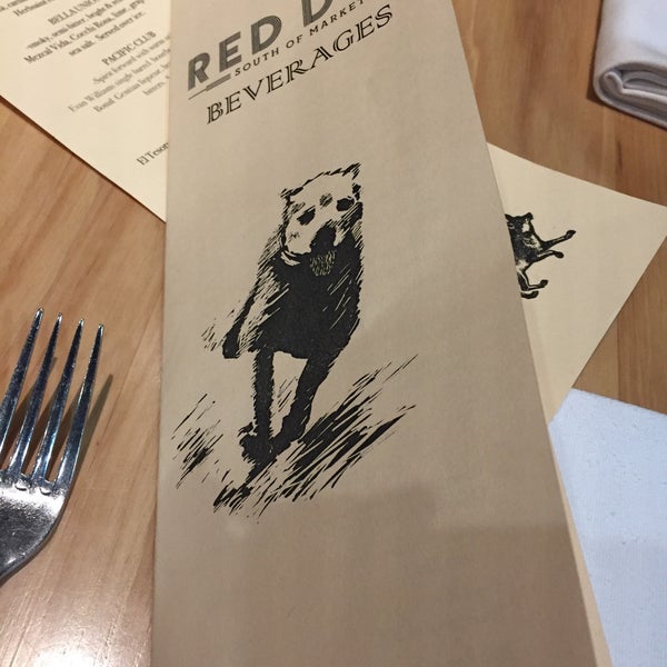 Foto tirada no(a) Red Dog Restaurant &amp; Bar por Mary L. em 11/6/2015