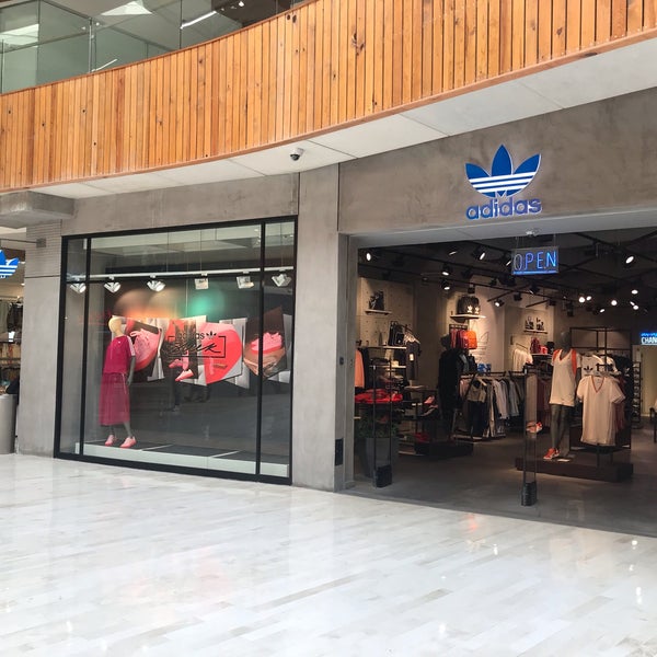 Adidas - Tienda de artículos deportivos