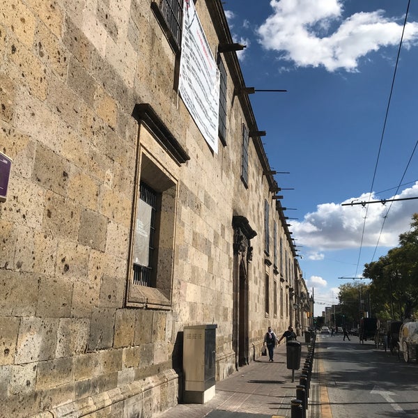 รูปภาพถ่ายที่ Museo Regional de Guadalajara โดย Galileo O. เมื่อ 1/10/2021