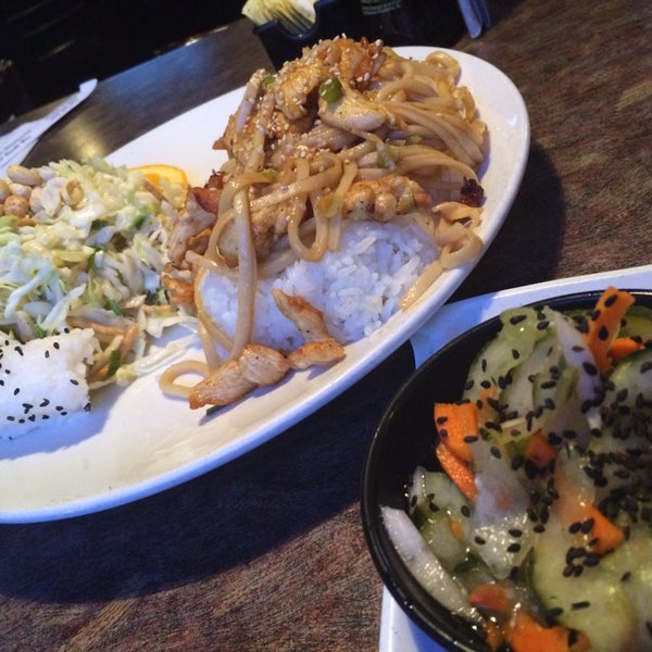 Foto tomada en Shogun Japanese Restaurant &amp; Sushi Bar  por Mo D. el 9/29/2014