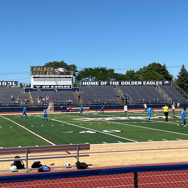 Bethpage High School 416 ziyaretçidan 1 tavsiye