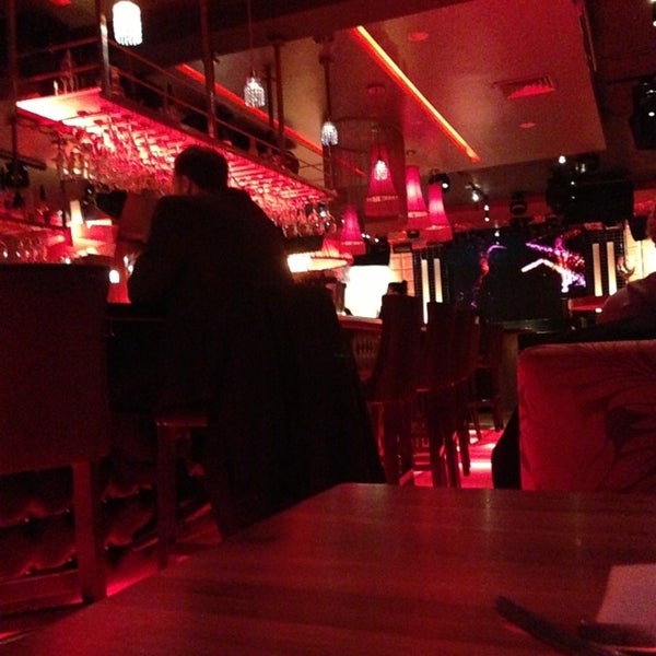 รูปภาพถ่ายที่ Délice Restaurant Nightclub โดย Marie-eve L. เมื่อ 1/16/2013