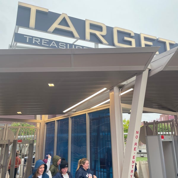 Gate 34 North Loop Target Field