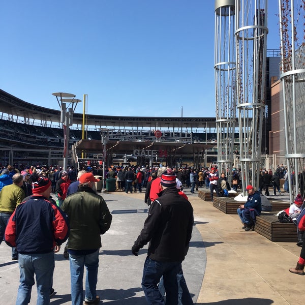 Gate 34 North Loop Target Field