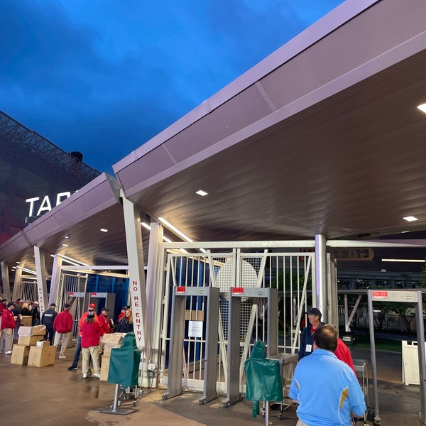 Gate 34 North Loop Target Field