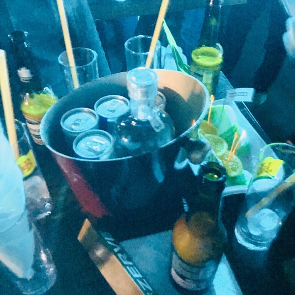 รูปภาพถ่ายที่ Lodos Bar โดย Ömer B. เมื่อ 3/31/2018