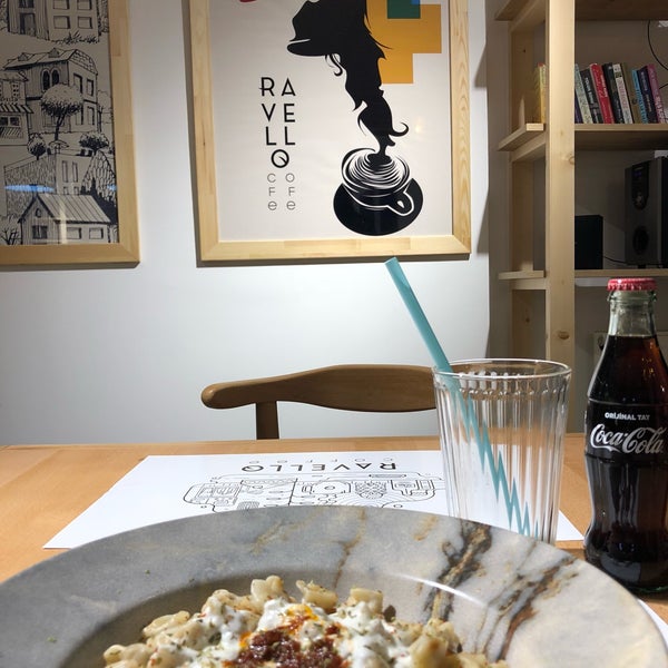 Foto diambil di Ravello Coffee oleh Fulya Ç. pada 5/3/2019