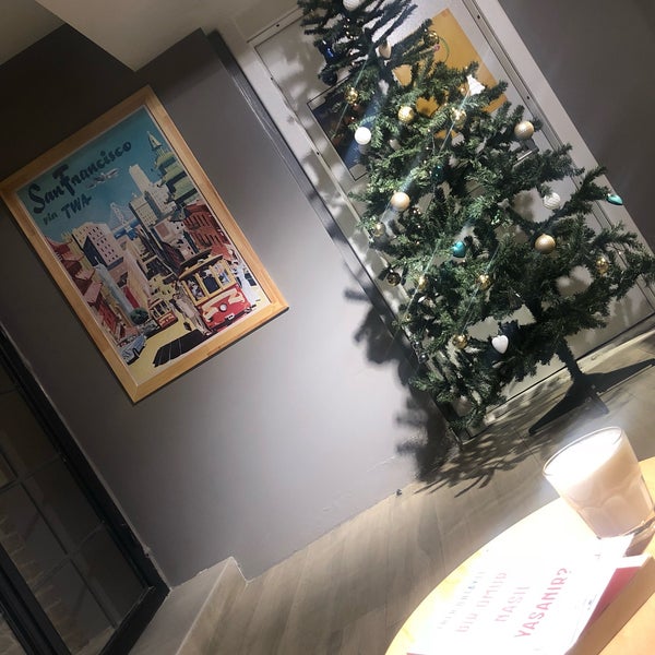 12/17/2019 tarihinde Fulya Ç.ziyaretçi tarafından Ravello Coffee'de çekilen fotoğraf