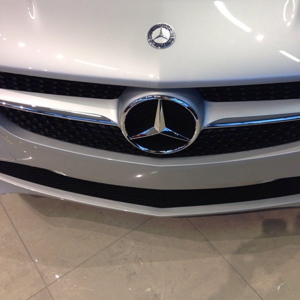 รูปภาพถ่ายที่ Mercedes-Benz of Princeton โดย Ingrid C. เมื่อ 4/29/2014