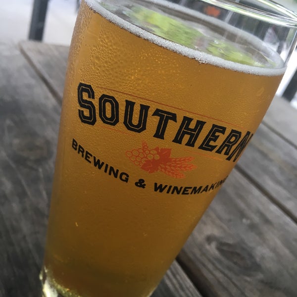 7/20/2016 tarihinde Summer B.ziyaretçi tarafından Southern Brewing'de çekilen fotoğraf