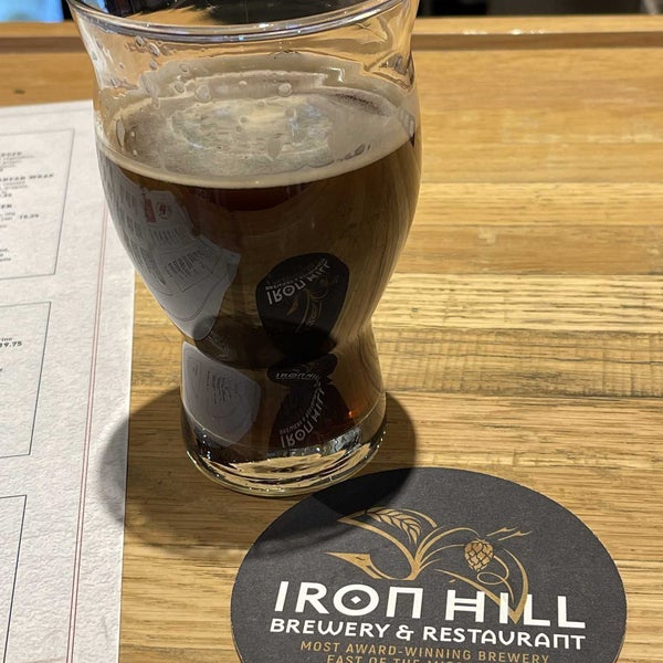รูปภาพถ่ายที่ Iron Hill Brewery &amp; Restaurant โดย Rob L. เมื่อ 1/17/2023
