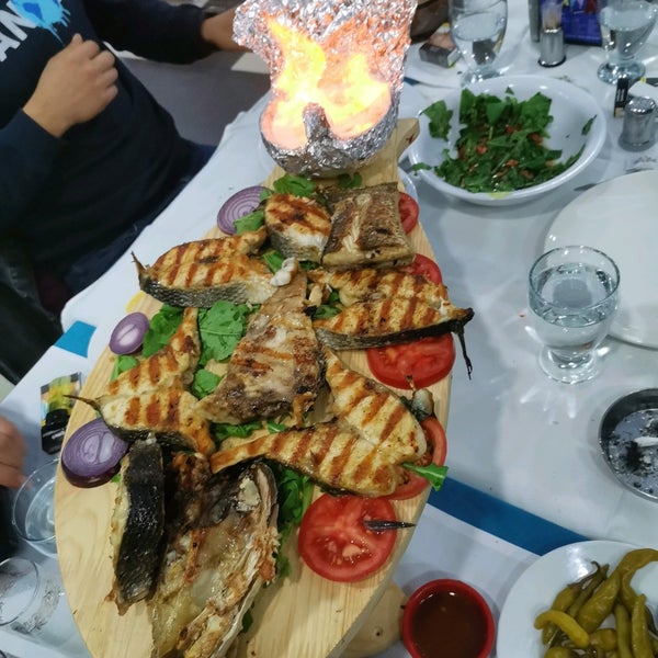 12/3/2021 tarihinde Aykutziyaretçi tarafından Cemil Baba Balık Restaurant'de çekilen fotoğraf