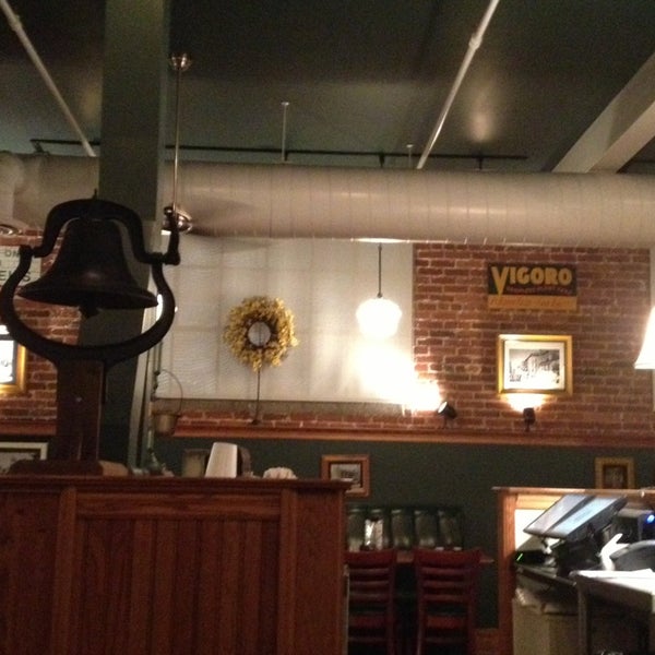 Foto diambil di Union Station Restaurant &amp; Bar oleh Janice G. pada 7/3/2013