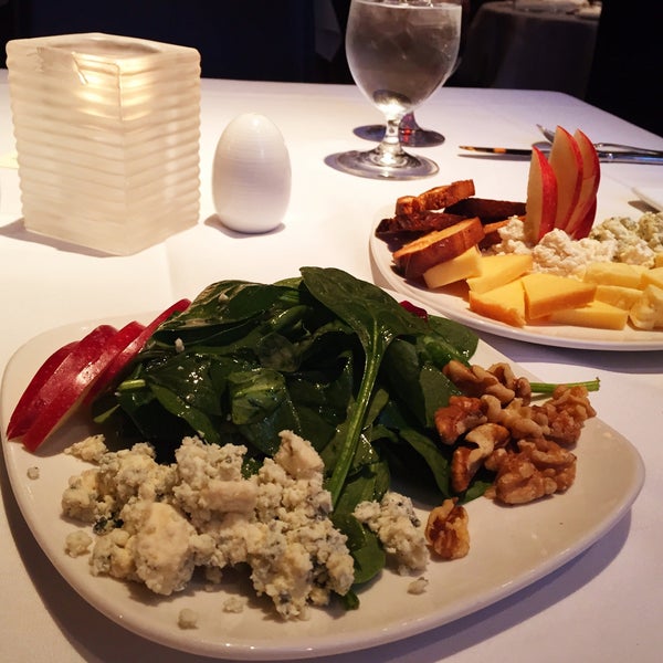 5/2/2015 tarihinde Janice G.ziyaretçi tarafından Zins Restaurant'de çekilen fotoğraf