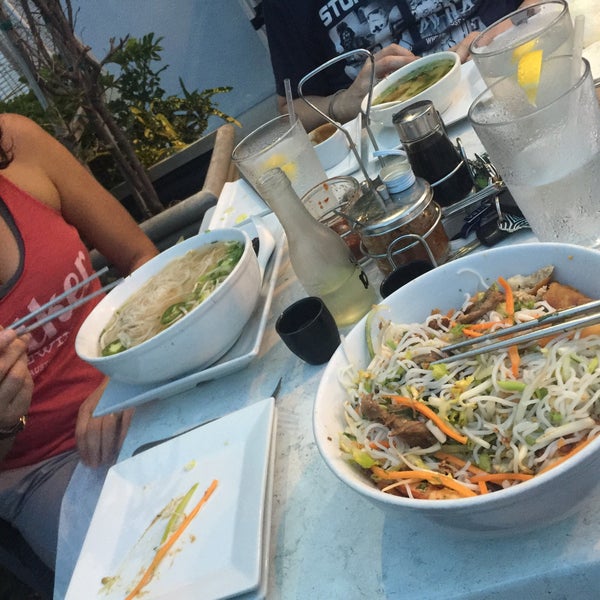 Foto diambil di Basilic Vietnamese Grill oleh Kirk pada 5/23/2016
