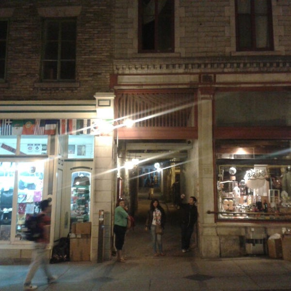 Bar Les Yeux Bleus VieuxQuébec 4 tips