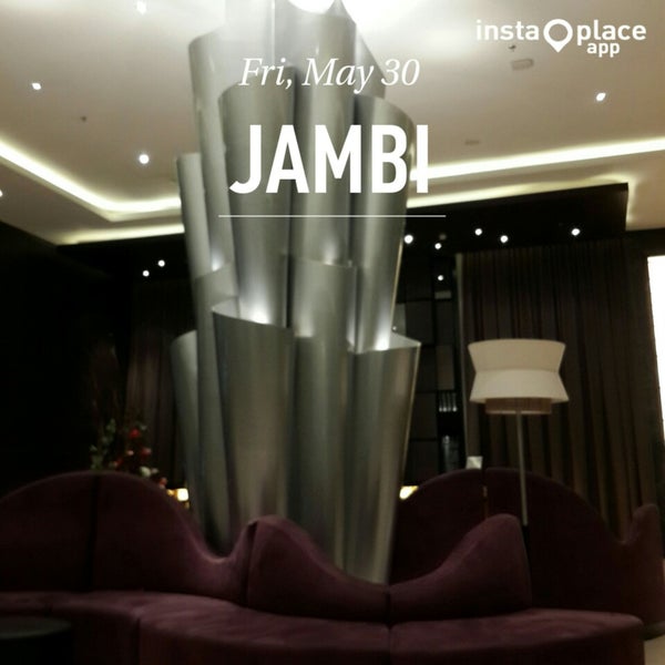 Foto diambil di Aston Jambi Hotel &amp; Conference Center oleh J J. pada 5/30/2014