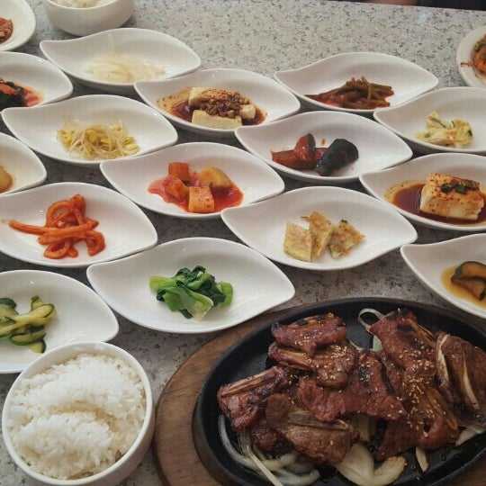 Foto diambil di Asian Kitchen Korean Cuisine oleh David H. pada 4/3/2016