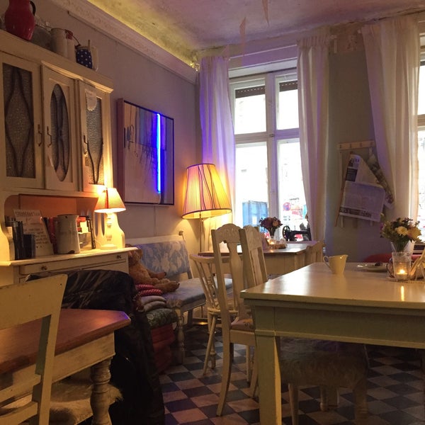 Photo prise au eliza - Café &amp; Lieblingsstücke par András P. le10/28/2016