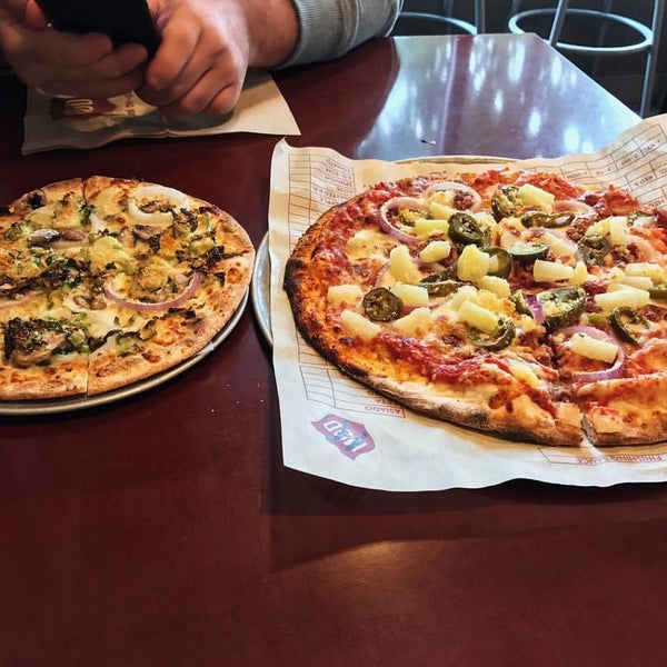 Foto tirada no(a) Mod Pizza por Manny B. em 9/17/2016