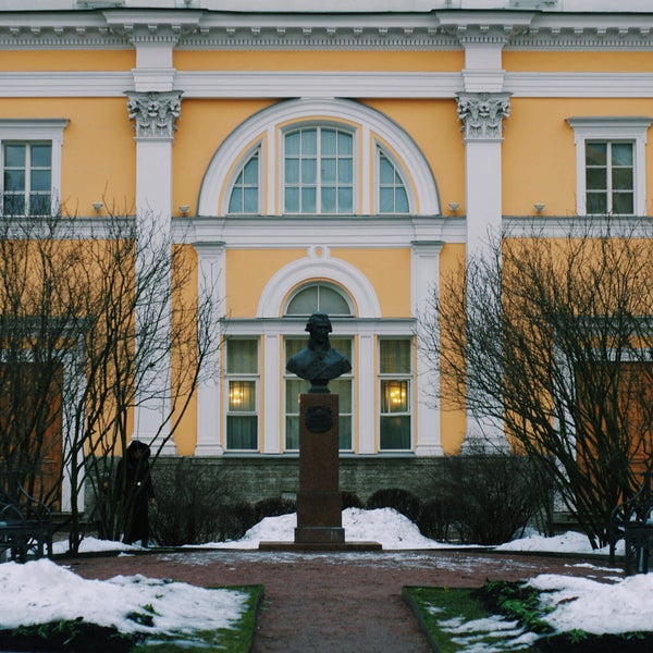Г р державин памятник. Г р памятник. Державина «памятник». Стих памятник гавриила романовича. Памятники державину гавриилу романовичу.