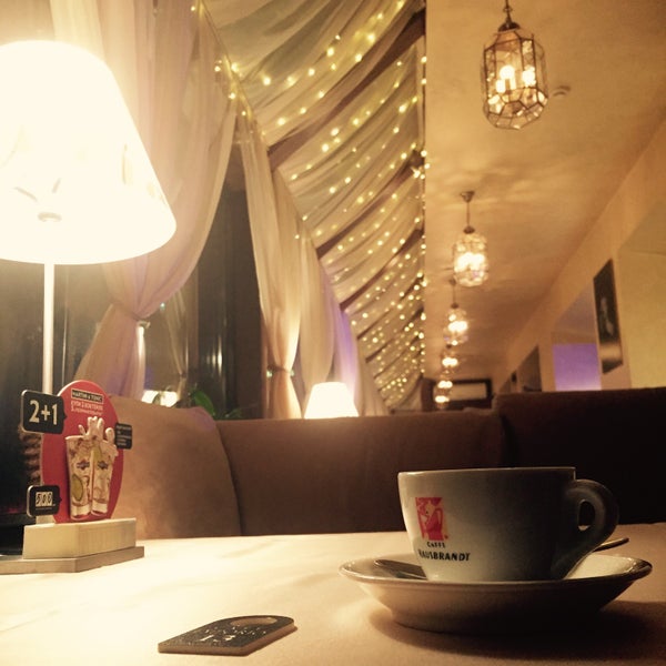 Foto tirada no(a) Emporio Cafe por Ilona em 10/12/2015