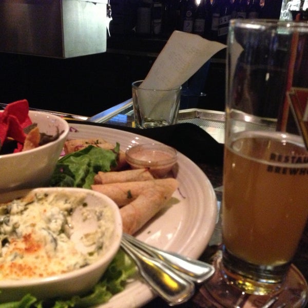 Photo taken at BJ&#39;s Restaurant &amp; Brewhouse by Angie L. on 4/15/2013