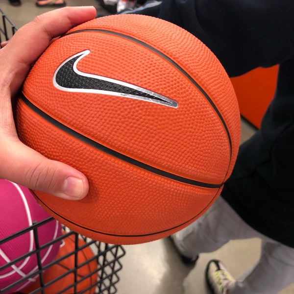 Fotos en Nike Factory Store - San Clemente, CA