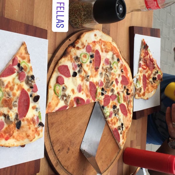 4/28/2018 tarihinde Ilker D.ziyaretçi tarafından Pizza Fellas'de çekilen fotoğraf