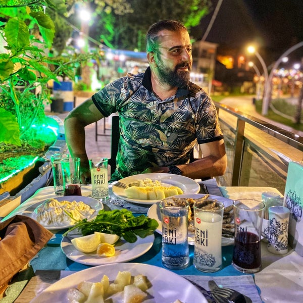 Das Foto wurde bei İskele Park Restaurant von İrfan am 9/10/2020 aufgenommen