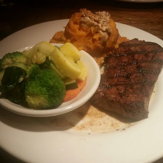 Photo taken at Simon&#39;s Steak Seafood by @taji_fit C. on 8/11/2014