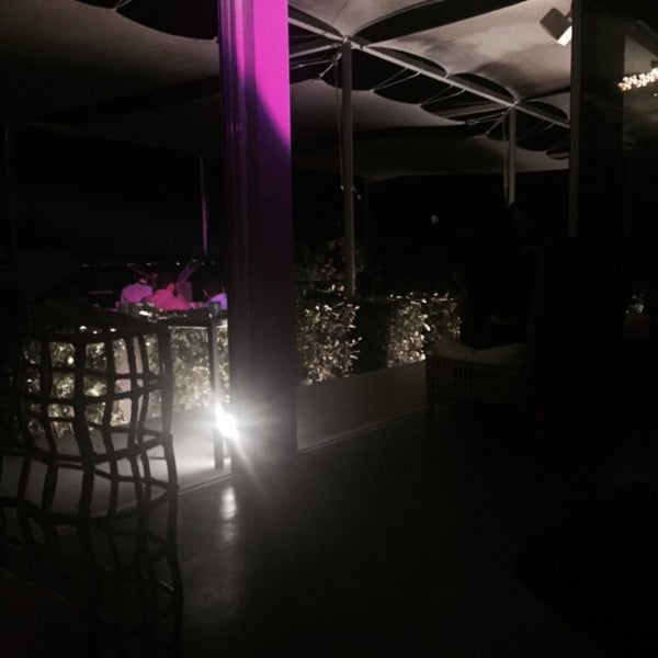 Foto tirada no(a) Island C-Lounge por Sasa A. em 6/25/2015