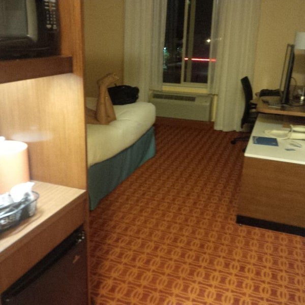 Foto scattata a Fairfield Inn &amp; Suites by Marriott Tustin Orange County da Matthew D. il 8/30/2013