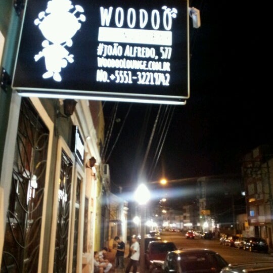 Foto tirada no(a) Woodoo Lounge Bar por SaMi C. em 11/29/2012