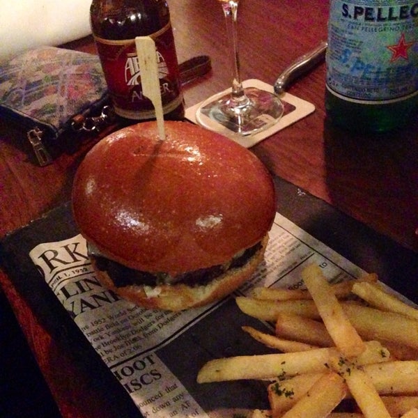 6/29/2014にSteffi D.がMax Fifty Burger &amp; Barで撮った写真