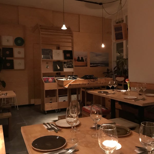 3/21/2018 tarihinde Finkeziyaretçi tarafından Gordon Restaurant &amp; Records'de çekilen fotoğraf