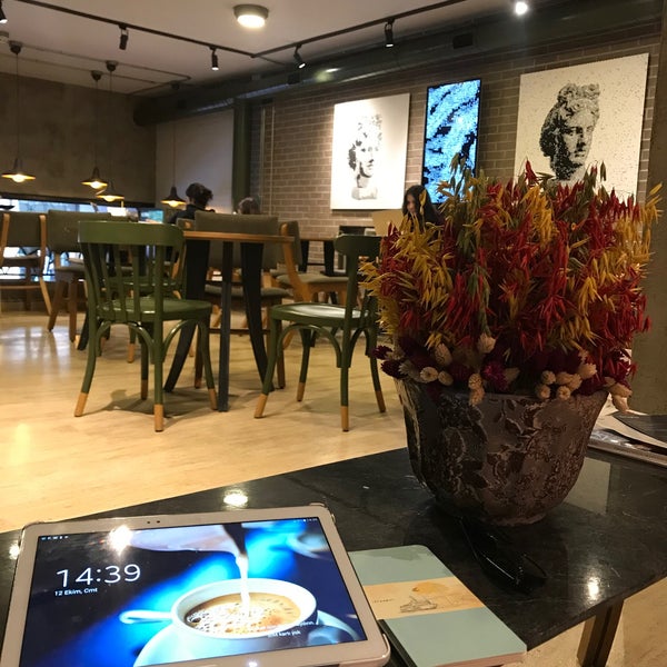 Das Foto wurde bei Mura Coffee &amp; Bar von Işıl B. am 10/12/2019 aufgenommen