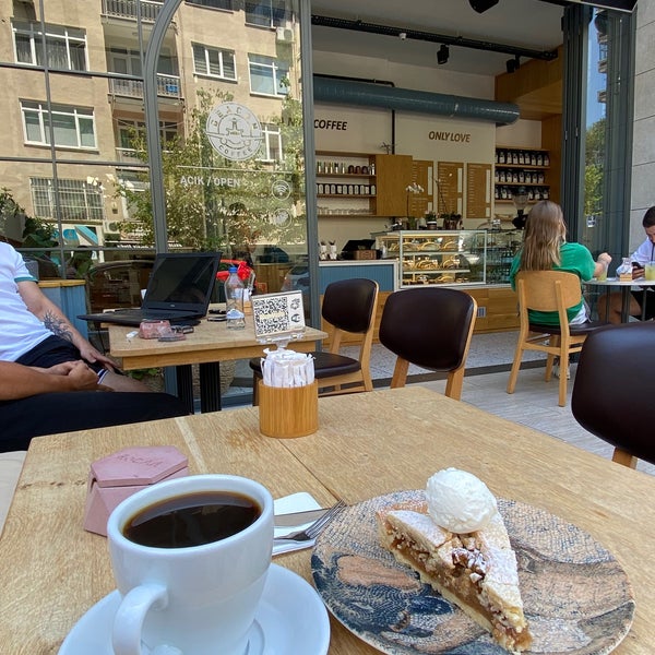 Photo taken at Beacon Coffee İstanbul by Işıl B. on 7/17/2022