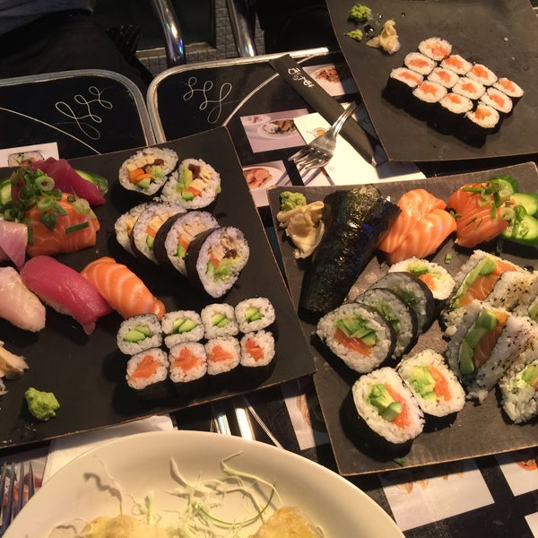 Photo taken at Tampopo - Sushi Bar by Shlomi K. on 1/27/2015