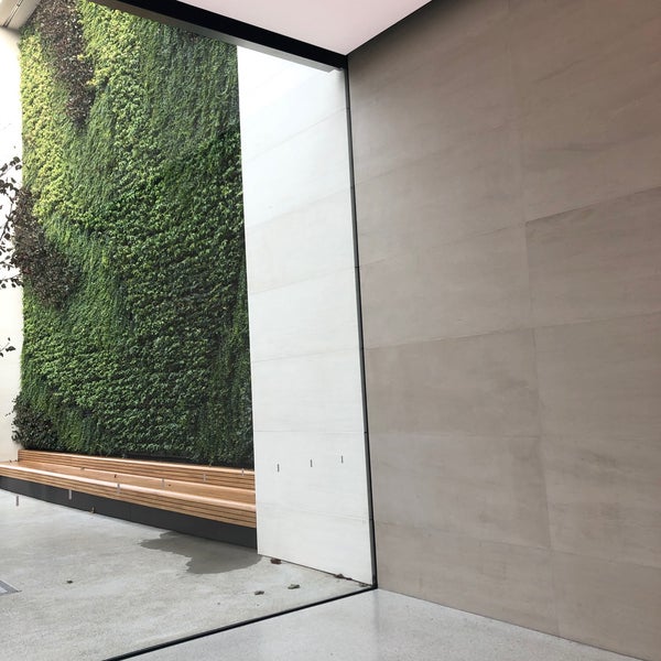 Apple Oxmoor Electronics Store in Louisville