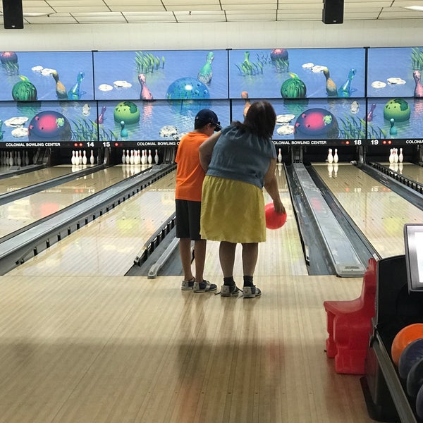 Colonial Bowling Lanes Harahan'da Bowling Salonu