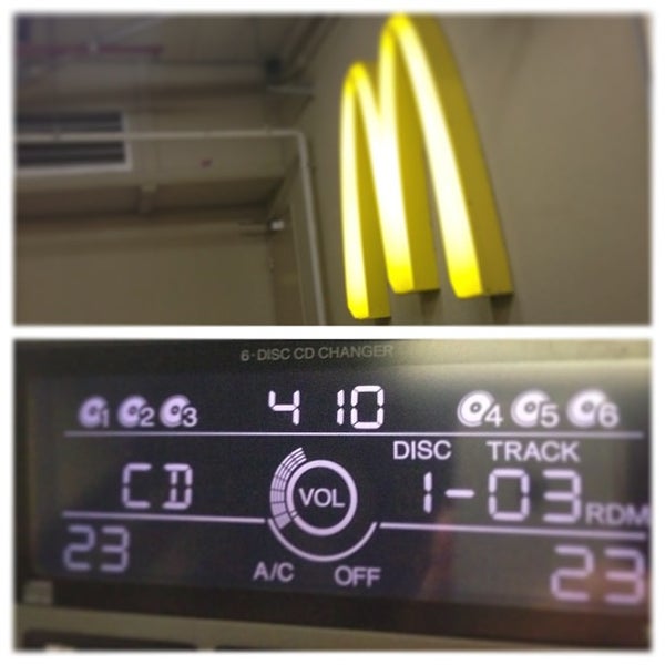 Foto scattata a McDonald&#39;s da Phu N. il 12/25/2012