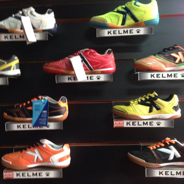 kasut futsal kool