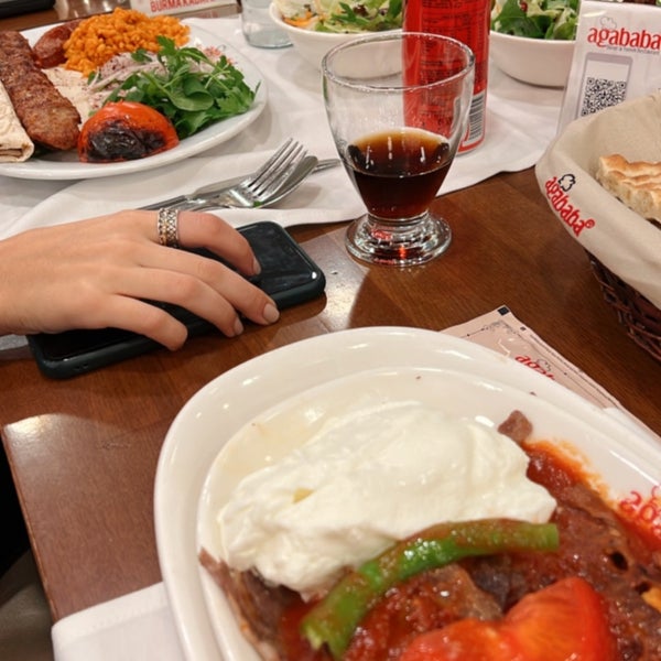 Das Foto wurde bei Ağababa Döner &amp; Yemek Restaurant von Rojin S. am 1/9/2022 aufgenommen
