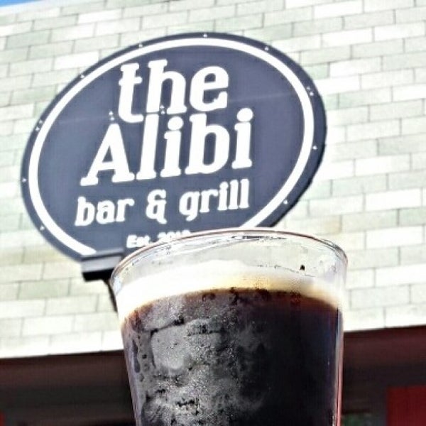 Снимок сделан в The Alibi Bar &amp; Grill пользователем Aaron B. 8/1/2015