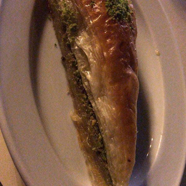 Foto scattata a Et-Raf Restaurant da Mustafa Ö. il 7/8/2019
