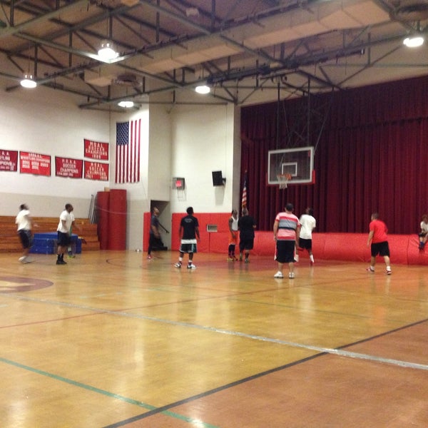 Martin Luther High School 158 ziyaretçi