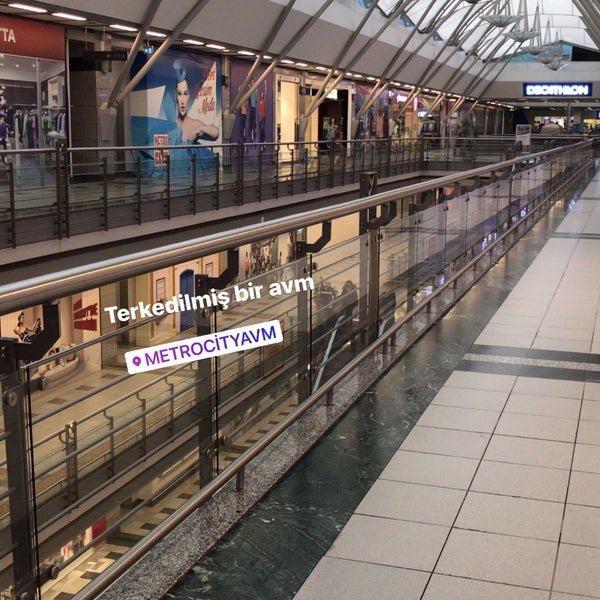 รูปภาพถ่ายที่ MetroCity โดย Ozlmhrcn เมื่อ 11/7/2021