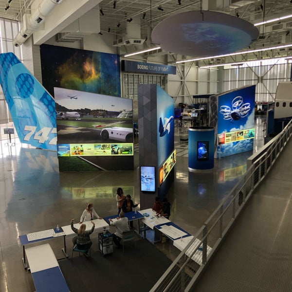 รูปภาพถ่ายที่ Future of Flight Aviation Center &amp; Boeing Tour โดย E. Hadiwinata W. เมื่อ 6/3/2022