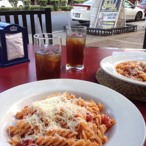 Prueben las pastas arrabiata y la pomodore e basilia👌 el lugar está rebien ubicado y cerca del centro. Sobre la avenida más visitada de Mérida